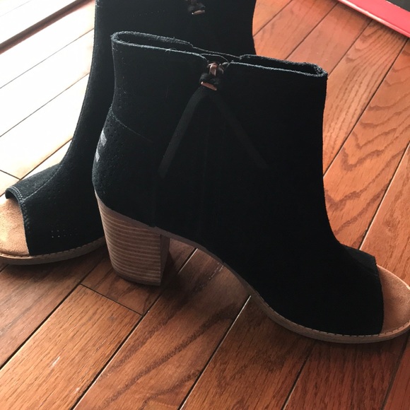 Tom’s black peep toe wedge - Picture 2 of 8